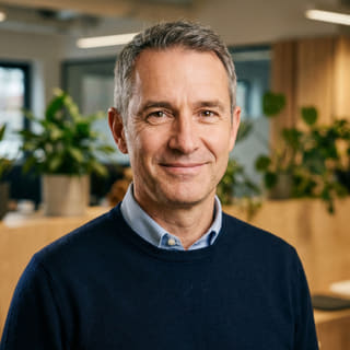 James Mitchell, gelistet als Chief Executive Officer bei Klar Zinsmehrenz, in einer Profilaufnahme
