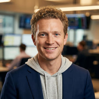 Profilfoto von Ryan Brooks, angeführt als leitender Trading-Analyst bei Klar Zinsmehrenz